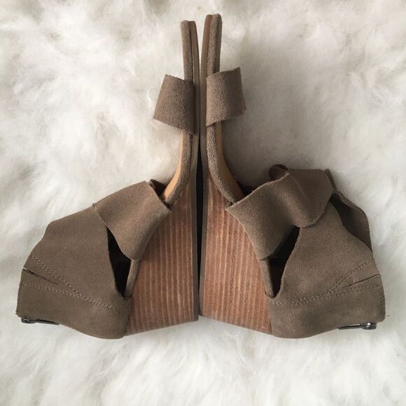 Lucky Brand Tammanee Suede Wedge Sandals Size 10 - Picture 5 of 13